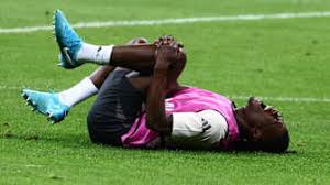 咪咕体育：队记：快船球迷对本场裁判组很不满意，但他们却没喊出“裁判，你太烂了”的口号.